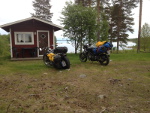 So stellt man sich Schweden vor, Holzhütte direkt am See und MÜCKEN