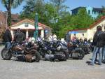 Mit 25 alten Harleys durch den Kreis Stormarn fahren